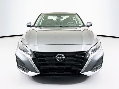 Used 2023 Nissan Altima 2.5 SV image 2