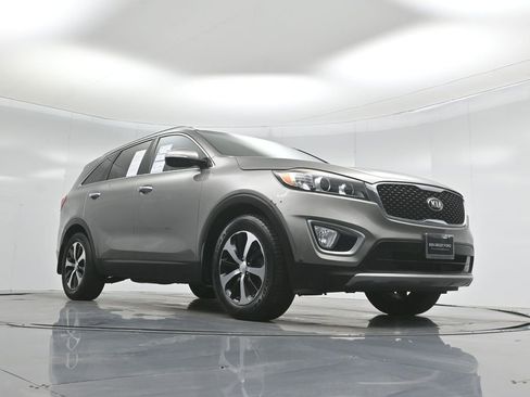 Used 2017 Kia Sorento EX image 46