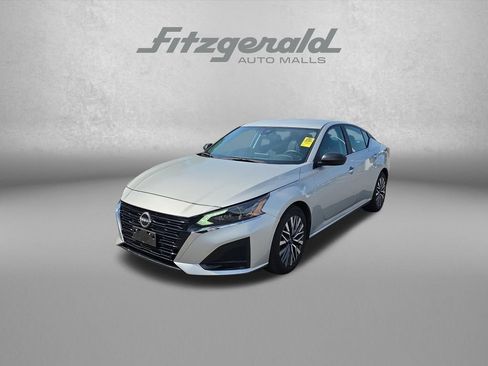 Used 2025 Nissan Altima 2.5 SV FWD image 3