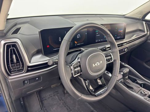 Used 2024 Kia Sorento S w/ Panoramic Sunroof Package image 13