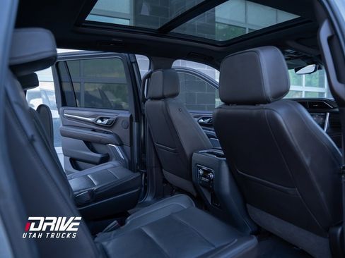 Used 2021 GMC Yukon XL Denali w/ Denali Premium Package image 25