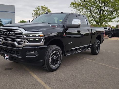Used 2025 RAM 2500 Laramie AWD/4WD image 2