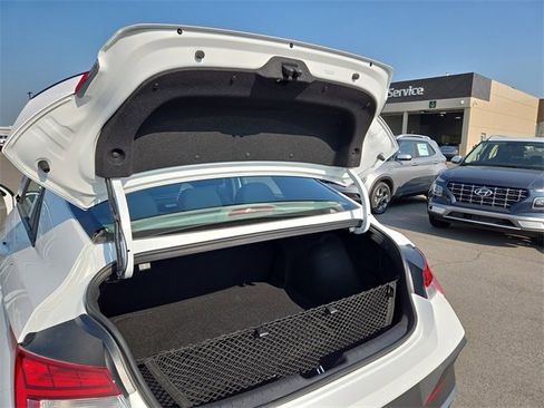 New 2025 Hyundai Elantra SEL image 32