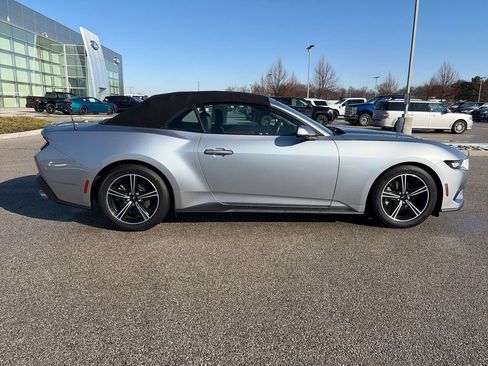 Used 2025 Ford Mustang Premium image 8