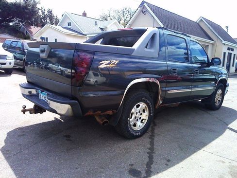 Used 2004 Chevrolet Avalanche Z71 w/ Preferred Equipment Group AWD/4WD image 6