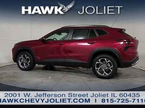 Used 2025 Chevrolet Trax LT w/ LT Convenience Package FWD image 5