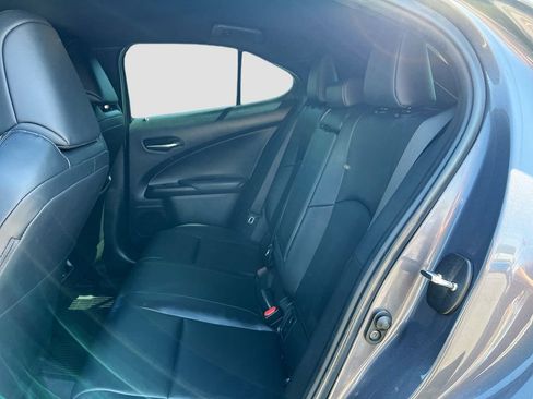 Used 2022 Lexus UX 200 FWD image 22