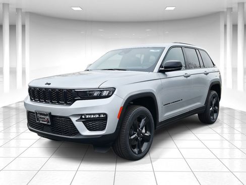 New 2025 Jeep Grand Cherokee Limited w/ Black Appearance Package image 7