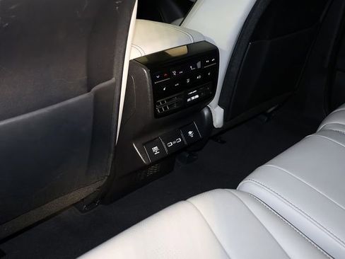 Used 2023 Acura MDX SH-AWD w/ Advance Package image 16