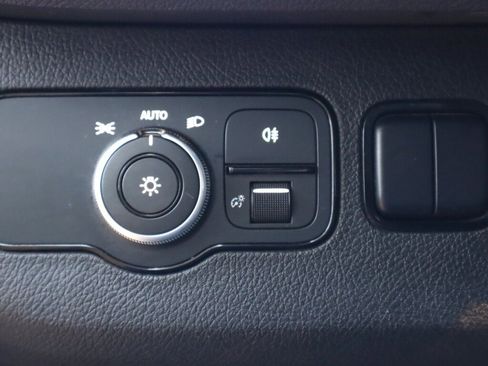 Used 2019 Mercedes-Benz Sprinter 144 image 12