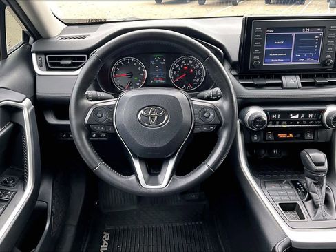 Used 2019 Toyota RAV4 XLE w/ Convenience Package image 5