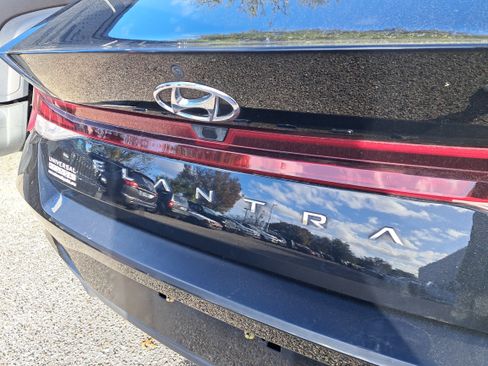 Used 2021 Hyundai Elantra SEL image 8