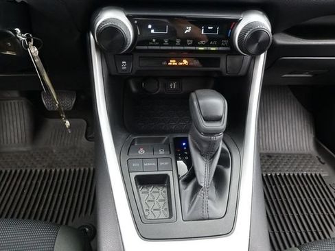 Used 2023 Toyota RAV4 LE FWD image 7
