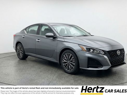 Used 2025 Nissan Altima 2.5 SV FWD image 1