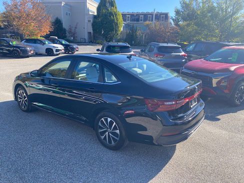 Used 2025 Volkswagen Jetta S image 4