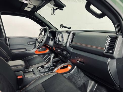 Used 2022 Nissan Frontier PRO-4X w/ Technology Package image 19