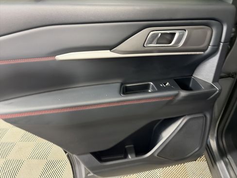 Used 2025 Ford Explorer ST-Line w/ ST-Line Street Pack image 35