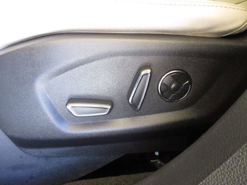 Used 2016 Ford Explorer Platinum image 12