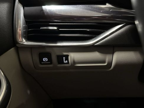 Used 2019 Cadillac XT4 Luxury w/ Cold Weather Package AWD/4WD image 18