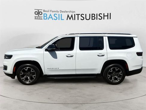 Used 2023 Jeep Wagoneer Series III w/ Preferred Equipment Group image 2