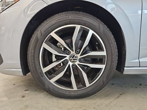 Used 2025 Volkswagen Jetta SE FWD image 23