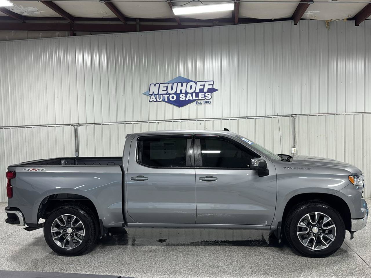 Used 2023 Chevrolet Silverado 1500 LT AWD/4WD image 1