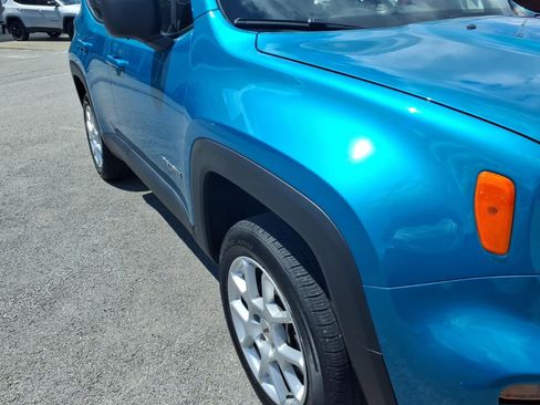 Used 2022 Jeep Renegade Latitude w/ Convenience Group AWD/4WD image 18