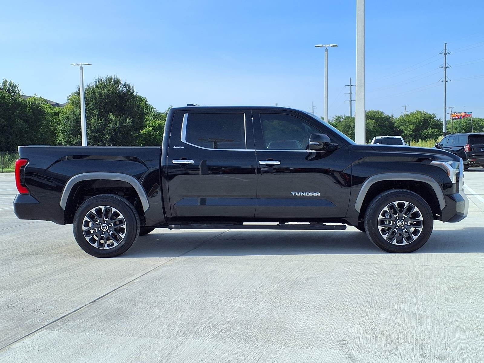 Used 2024 Toyota Tundra Limited w/ Power Package AWD/4WD image 10