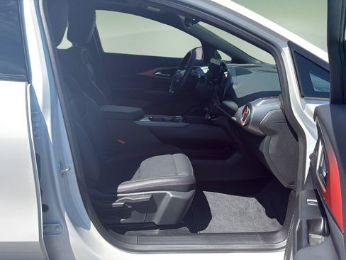 Used 2025 Chevrolet Equinox EV RS AWD/4WD image 13