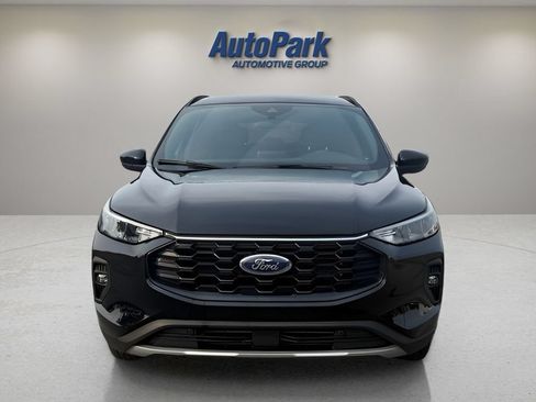 Used 2025 Ford Escape ST-Line Select AWD/4WD image 2