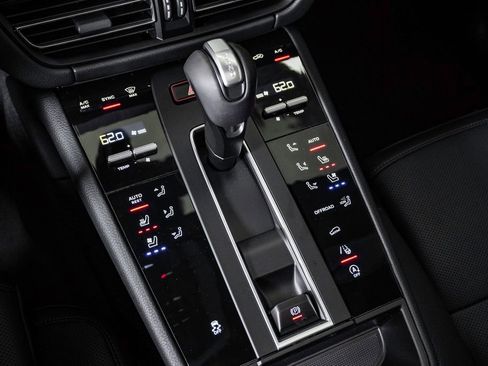 New 2026 Porsche Macan image 25