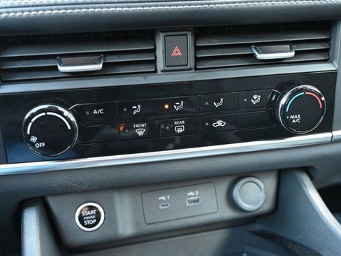 Used 2023 Nissan Rogue S image 22