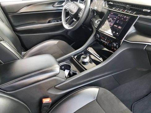 Used 2024 Jeep Grand Cherokee Altitude AWD/4WD image 11