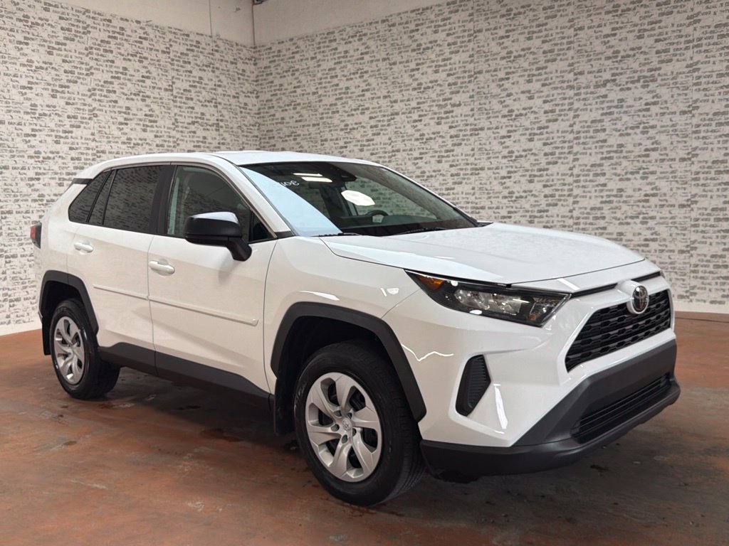 Used 2022 Toyota RAV4 LE AWD/4WD image 1