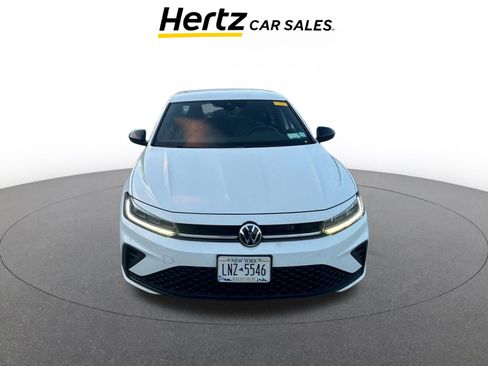 Used 2025 Volkswagen Jetta Sport image 2