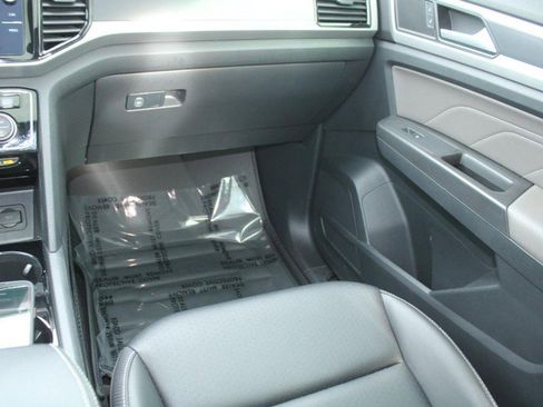 Used 2022 Volkswagen Atlas Cross Sport SEL R-Line image 17