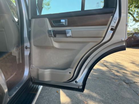 Used 2016 Land Rover LR4 HSE LUX image 34