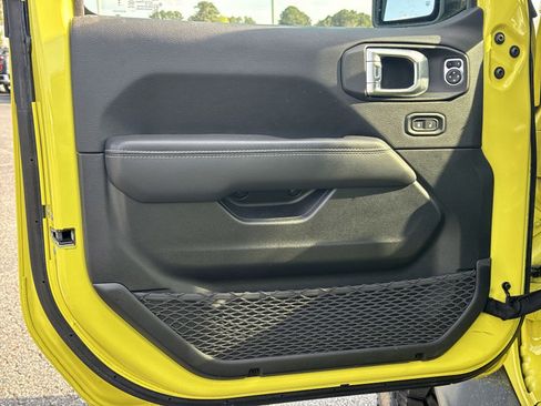 Used 2023 Jeep Wrangler Unlimited Sahara AWD/4WD image 14