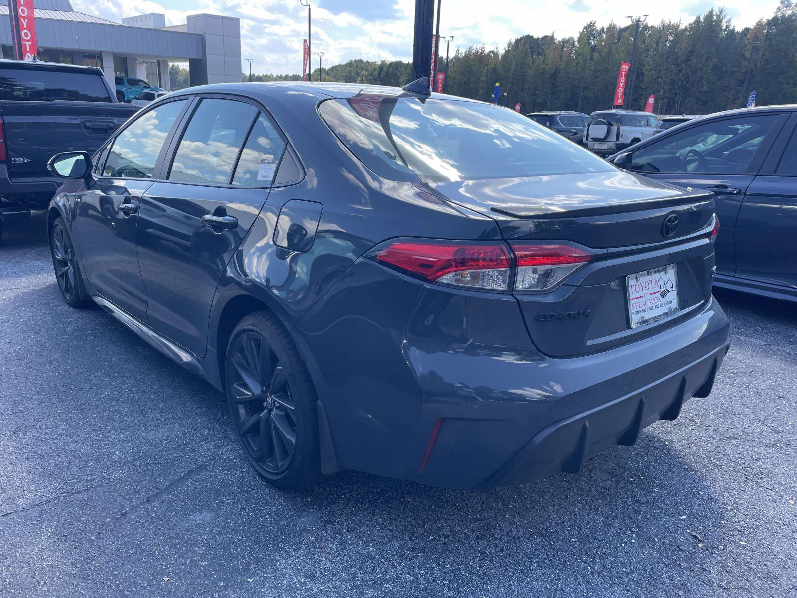 Used 2026 Toyota Corolla SE FWD image 4