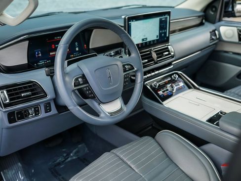 Used 2024 Lincoln Navigator Black Label image 19