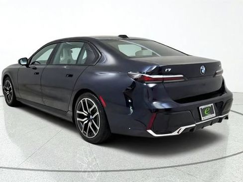 Used 2025 BMW i7 xDrive60 AWD/4WD image 7