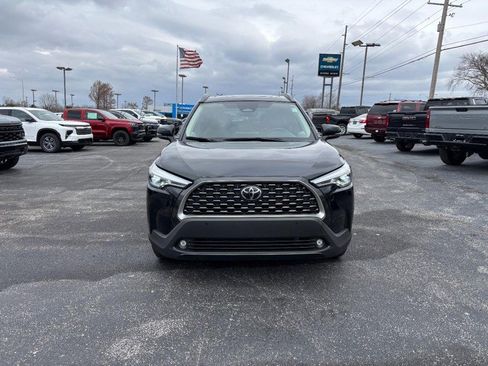 Used 2024 Toyota Corolla Cross XLE image 8