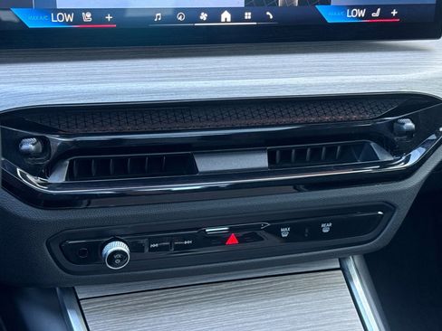 Used 2025 BMW 330i Sedan image 17