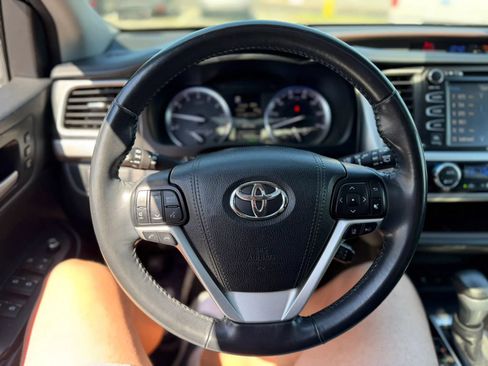 Used 2018 Toyota Highlander Limited AWD/4WD image 16
