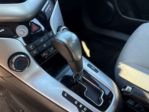 Used 2015 Chevrolet Cruze LT FWD image 17