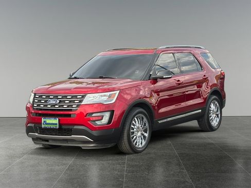 Used 2017 Ford Explorer XLT w/ Equipment Group 202A AWD/4WD image 4