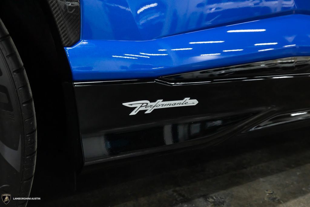Used 2024 Lamborghini Urus Performante AWD/4WD image 16