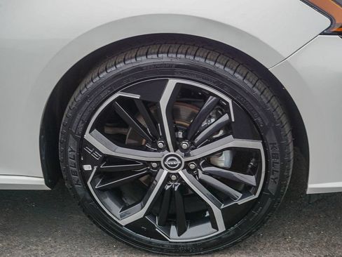Used 2024 Nissan Altima 2.5 SR FWD image 10