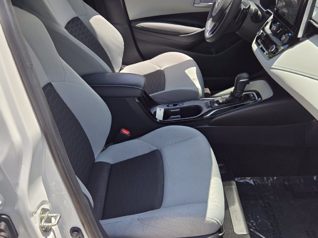 Used 2025 Toyota Corolla SE w/ SE Package FWD image 17