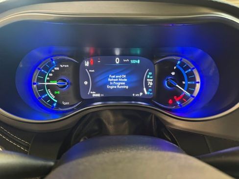 Used 2023 Chrysler Pacifica Limited w/ Uconnect Theater Family Group FWD image 48